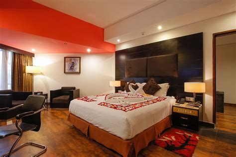 cheap honeymoon suites near me.